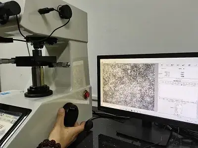 Microscopio metalográfico